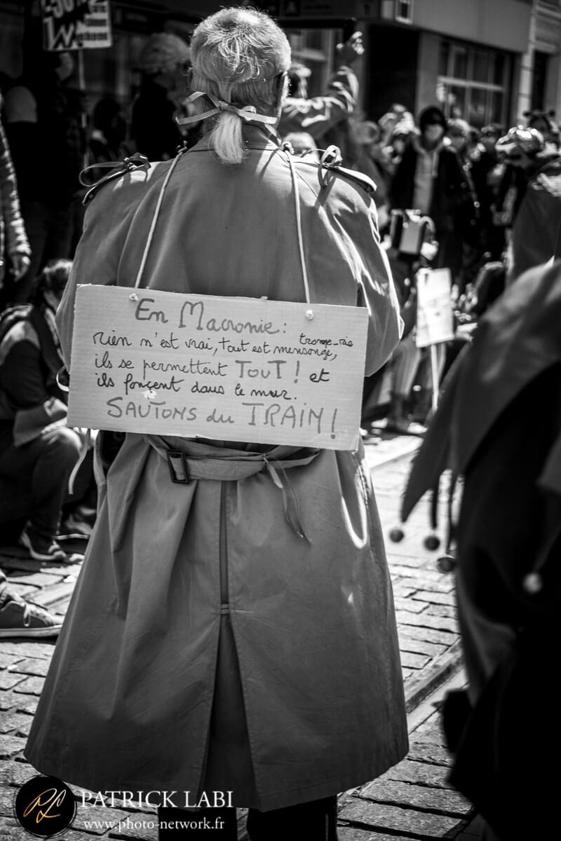 @photo-network-art dela couleur-25 Manifestation du 15 Mai 2021 à Orléans- l'art met des couleurs