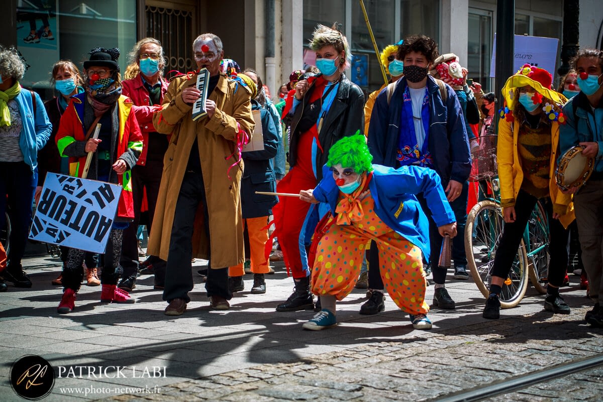 @photo-network-art dela couleur-22 Manifestation du 15 Mai 2021 à Orléans- l'art met des couleurs