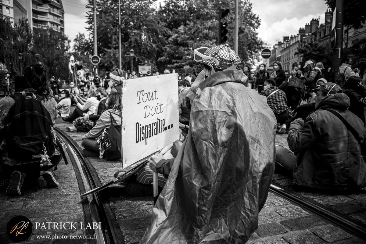 @photo-network-art dela couleur-32 Manifestation du 15 Mai 2021 à Orléans- l'art met des couleurs