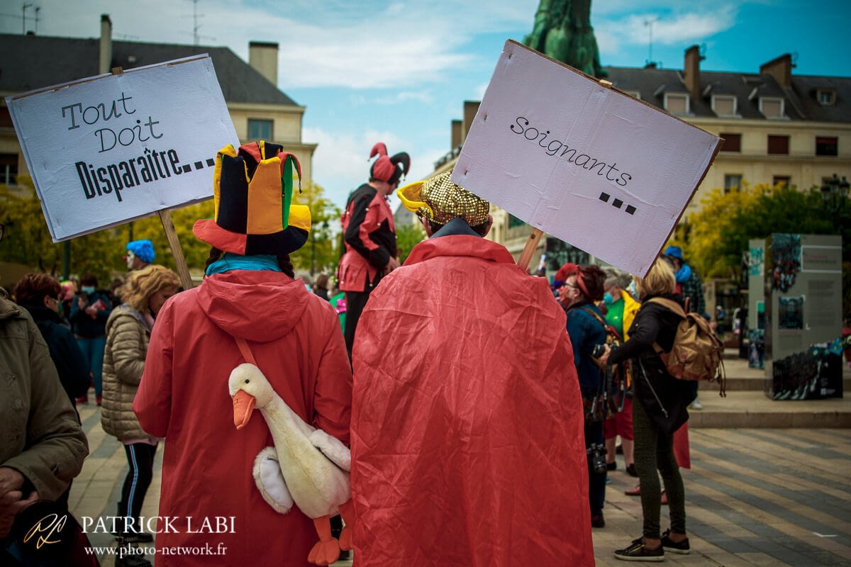 @photo-network-art dela couleur-16 Manifestation du 15 Mai 2021 à Orléans- l'art met des couleurs